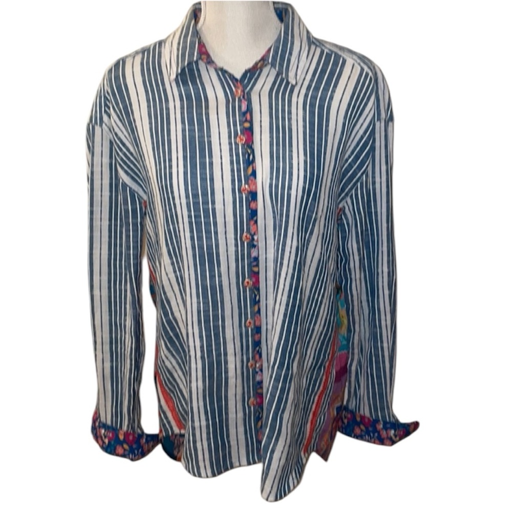 TOLANI 100% Cotton Blue/White Button Down w/ Floral Detail and Stitching Size M‎
